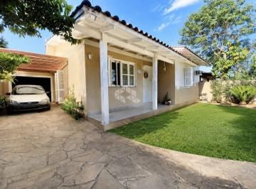 Casa · 160m² · 2 Quartos · 2 Vagas · Casa plana com 2 dormitórios, 1 banheiro, sala, cozinha, lavanderia, garagem par
