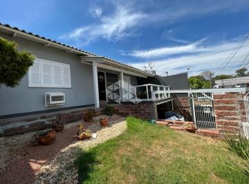 Casa · 135m² · 3 Quartos · 1 Vaga · CASA COM PISCINA NO BAIRRO CASTELO BRANCO