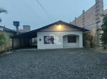 Casa · 71m² · 2 Quartos · 5 Vagas · Casa com amplo terreno a venda no Parque Guarani