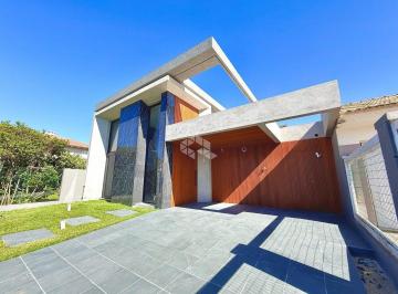 Casa · 175m² · 4 Quartos · 2 Vagas · Casa 4 suítes independentes, living integrado em 2 ambientes com lareira, cozinha, lavabo, piscina e