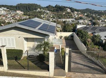 Casa · 182m² · 4 Quartos · 2 Vagas · Ampla casa próximo a Praça da Ermida!