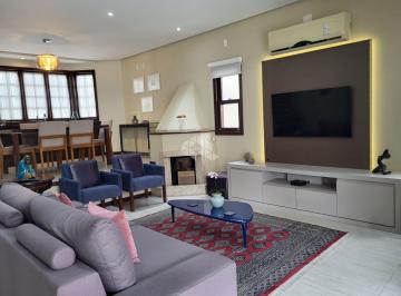 Casa · 220m² · 4 Quartos · 2 Vagas · Excelente casa à venda no Córrego Grande Florianópolis