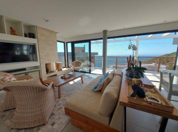 Casa · 215m² · 3 Quartos · 4 Vagas · Casa de Alto Padrão com vista permanente para o mar, no morro da Vigia.