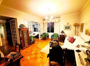 Apartamento · 93m² · 2 Quartos · 1 Vaga · Apartamento de 2 dormitórios com vaga de garagem coberta a metros do Parque da Redenção e da UFRGS