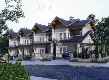 Casa · 118m² · 2 Quartos · 2 Vagas · Sobrado com pátio privativo