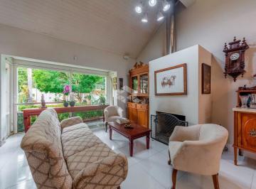 Casa · 270m² · 4 Quartos · 5 Vagas · Casa com 4 dormitorios e amplo pátio com piscina no Bairro Vila Assunção, próximo da Orla.