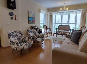 Apartamento · 140m² · 2 Quartos · 2 Vagas · Apartamento Central com dois quartos