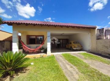 Casa · 182m² · 3 Quartos · 2 Vagas · Casa com 3 dormitórios, suíte e pátio no Avenida em Santa Cruz do Sul