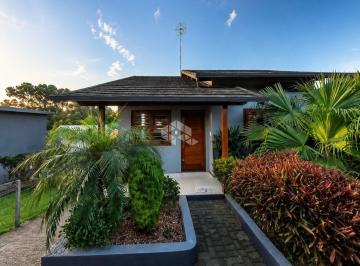 Casa · 202m² · 3 Quartos · 2 Vagas · Casa com piscina, quiosque e 3 dormitórios em Ivoti