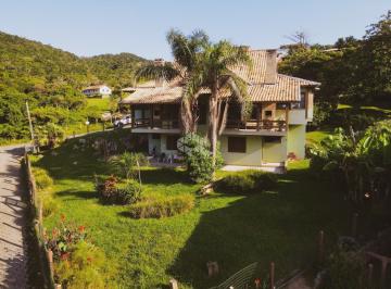 Casa · 266m² · 8 Quartos · 5 Vagas · Casa a venda á 20 metros do mar na praia da Vigia com vista panorâmica