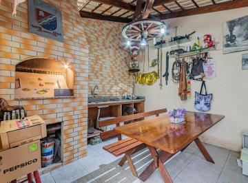Apartamento · 70m² · 2 Quartos · Apartamento de 2 quartos.Reformado.Pátio. Churrasqueira.
