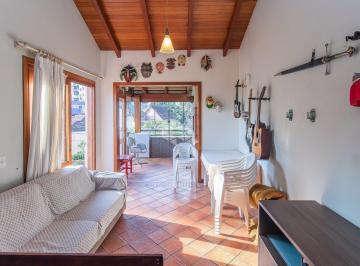 Apartamento · 160m² · 3 Quartos · 2 Vagas · Cobertura de 3 dormitórios e 2 vagas, com elevador no bairro Petrópolis!