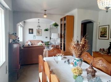 Casa · 215m² · 4 Quartos · 2 Vagas · Credito Real Carlos Gomes Vende Casa 4 dormitórios/quartos, no bairro Chácara das Pedras-Porto Alegr