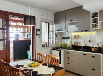 Casa · 80m² · 2 Quartos · Casa com 2 Quartos com suíte e 1 banheiro