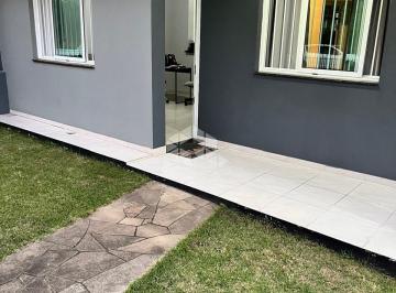 Casa · 50m² · 2 Quartos · 1 Vaga · Casa térrea 2 domitórios, sala, cozinha , banheiro social e área de serviço, localizados no Bairro R