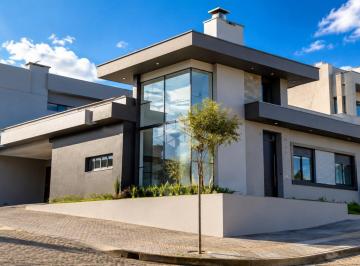Casa · 141m² · 3 Quartos · 2 Vagas · Casa de 3 dormitórios, sendo 1 suíte, garagem coberta, espaço social com piscina