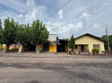 Casa · 140m² · 3 Quartos · 2 Vagas · Casa com 3 dormitórios, pátio e espaço comercial em Vera Cruz