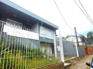 Casa · 242m² · 3 Quartos · 2 Vagas · Casa com 3 dormitórios no bairro Petrópolis