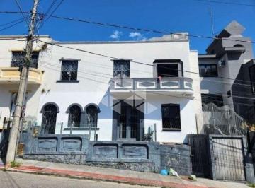 Casa · 121m² · 5 Quartos · 1 Vaga · CASA NO CENTRO DE FLORIANÓPOLIS ÓTIMA LOCALIZAÇÃO