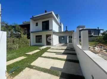 Casa · 140m² · 3 Quartos · 2 Vagas · Casa Sobrado com 3 quartos, 2 vagas, 139,60 m² na Praia da Barra, Garopaba SC