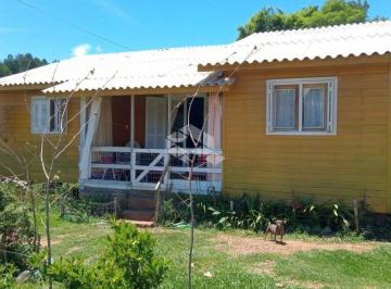 Casa · 134m² · 3 Quartos · 1 Vaga · Casa com 3 dormitórios 1 banheiro e lavanderia no Vale dos Pinheiros, Gramado.