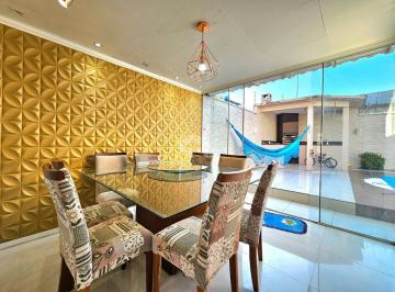 Casa · 140m² · 3 Quartos · 2 Vagas · Casa sobrado, 140 m², com 3 dormitórios, sendo 1 suíte, pátio com piscina com hidro, edícula com chu
