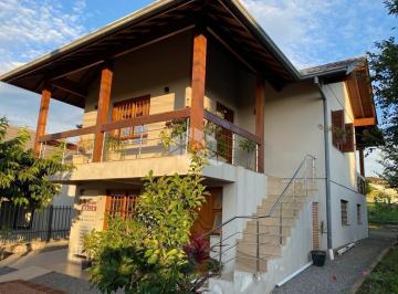 Casa · 204m² · 3 Quartos · 2 Vagas · Casa ampla na Serra Gaúcha