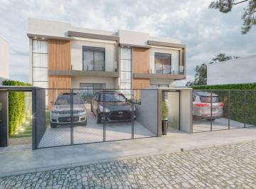 Casa · 166m² · 3 Quartos · 2 Vagas · Casa Estilo sobrado à venda na planta com 3 quartos, suíte e duas vagas de garagem em Camobi Santa M