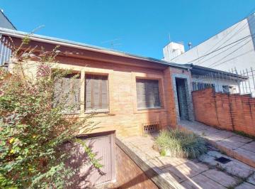 Casa · 140m² · 3 Quartos · 2 Vagas · Casa à Venda com 3 Dormitórios no Bairro Bela Vista.