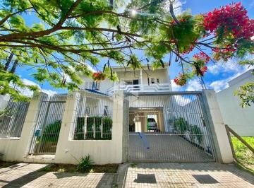 Casa · 294m² · 4 Quartos · 5 Vagas · Maravilhoso sobrado com 3 dormitórios e piscina no bairro Moinhos de Vento em Canoas