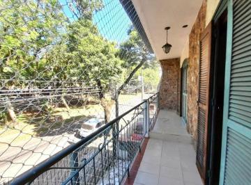 Casa · 187m² · 4 Quartos · 2 Vagas · Casa de 4 dormitórios, 1 suíte, sacada, terraço e 2 vagas de garagem, no bairro Jardim São Pedro, em