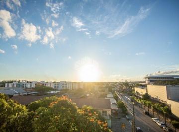 Apartamento · 73m² · 3 Quartos · Apartamento á venda de 3 dormitórios. Linda vista pana o Guaíba. No bairro Humaitá.
