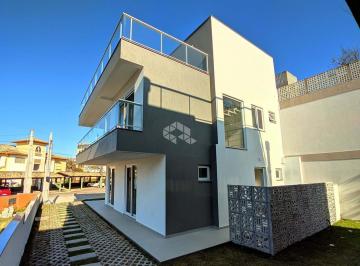 Casa · 158m² · 3 Quartos · 2 Vagas · Casa 3 quartos a 250 metros do mar no Morrinhos em Garopaba - SC