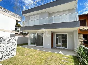Casa · 161m² · 3 Quartos · 2 Vagas · Casa a 250 metros do mar no Morrinhos em Garopaba - SC