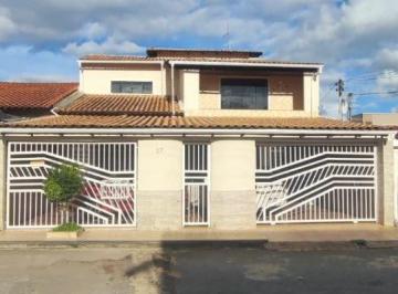 Casa de 4 quartos, Guará · Casa à Venda na QE 17 GUARÁ II