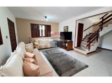 Casa · 350m² · 3 Quartos · 3 Vagas · Casa Ampla em Nilópolis à Venda – R$ 800.000,00