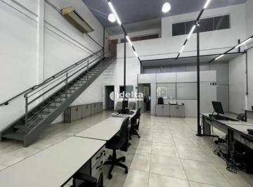 Comercial · 262m² · 3 Vagas · Loja disponível para locação no bairro Umuarama em Uberlândia-MG.