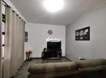 Casa · 250m² · 4 Quartos · 1 Vaga · Casa residencial com 4 quartos sendo 1 suíte disponível para venda no bairro Planalto em Uberlândia-