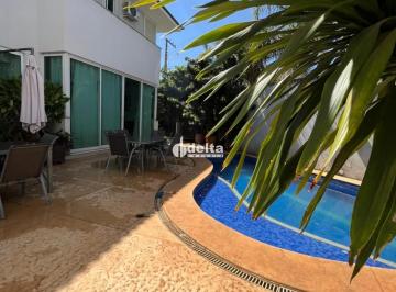 Casa · 457m² · 4 Quartos · 4 Vagas · Casa residencial disponível para venda no bairro Tabajaras em Uberlândia-MG.
