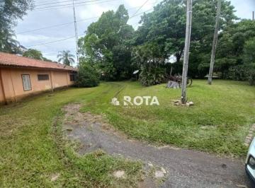 f38a0c8e1fb335796c7985e4aceb5e3ba6681998 · Chácara com 2.800m², c/ 4 quartos.