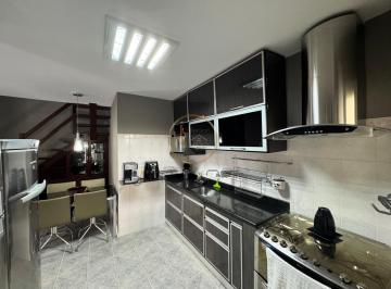 Apartamento · 90m² · 2 Quartos · 2 Vagas · Apartamento à Venda em Taperapuã, Porto Seguro – 2 Suítes, 90m²