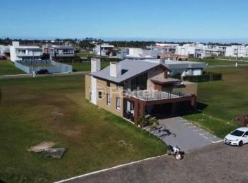 Vila do Mar - Torres - 01.jpg · Casa em Condomínio, 3 dormitórios, 230 m², em Centro
