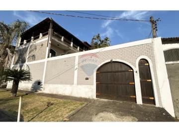 Casa · 428m² · 3 Quartos · 4 Vagas · "Casa Ampla e Aconchegante na Tranquila Taquara"