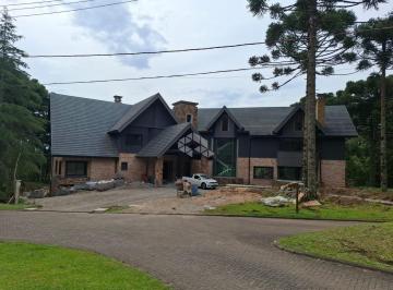 Casa · 1700m² · 9 Quartos · 4 Vagas · Casa com cerca de 1700m² privativos, no Condomínio Aspen Mountain, em Gramado