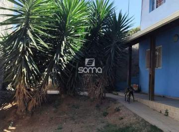Casa · 403m² · 7 Quartos · Lote com 4 casas 