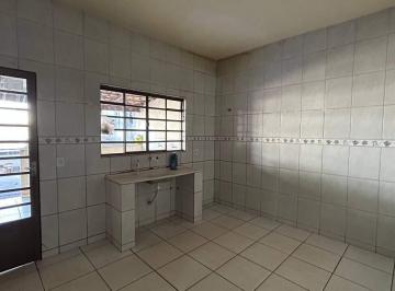 Casa · 300m² · 3 Quartos · 1 Vaga · Alugo casa com 3 quartos em Itatiaiuçu com excelente localização!