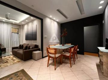 SALA · Apartamento 3 quartos com vaga em rua nobre do Posto 6! Piscina, salão de festas e churrasqueira!