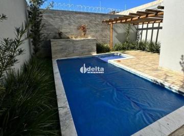 Casa · 400m² · 4 Quartos · 4 Vagas · Casa Mobiliada disponível para locação no bairro Jardim Karaíba em Uberlândia-MG
