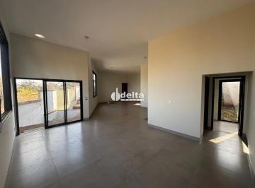 Casa · 300m² · 3 Quartos · 5 Vagas · Casa residencial disponível para venda no bairro Cidade Jardim em Uberlândia-MG
