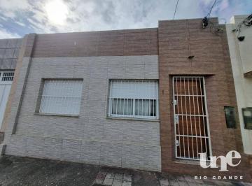 a4e25eca06c9f919f8a319cb2412497086176201 · Excelente oportunidade: Casa na Cidade Nova!